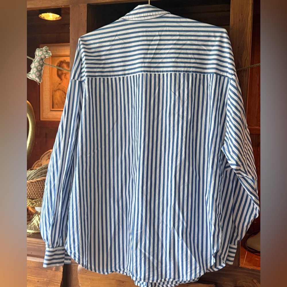 Express button up blouse! - Picture 3 of 5